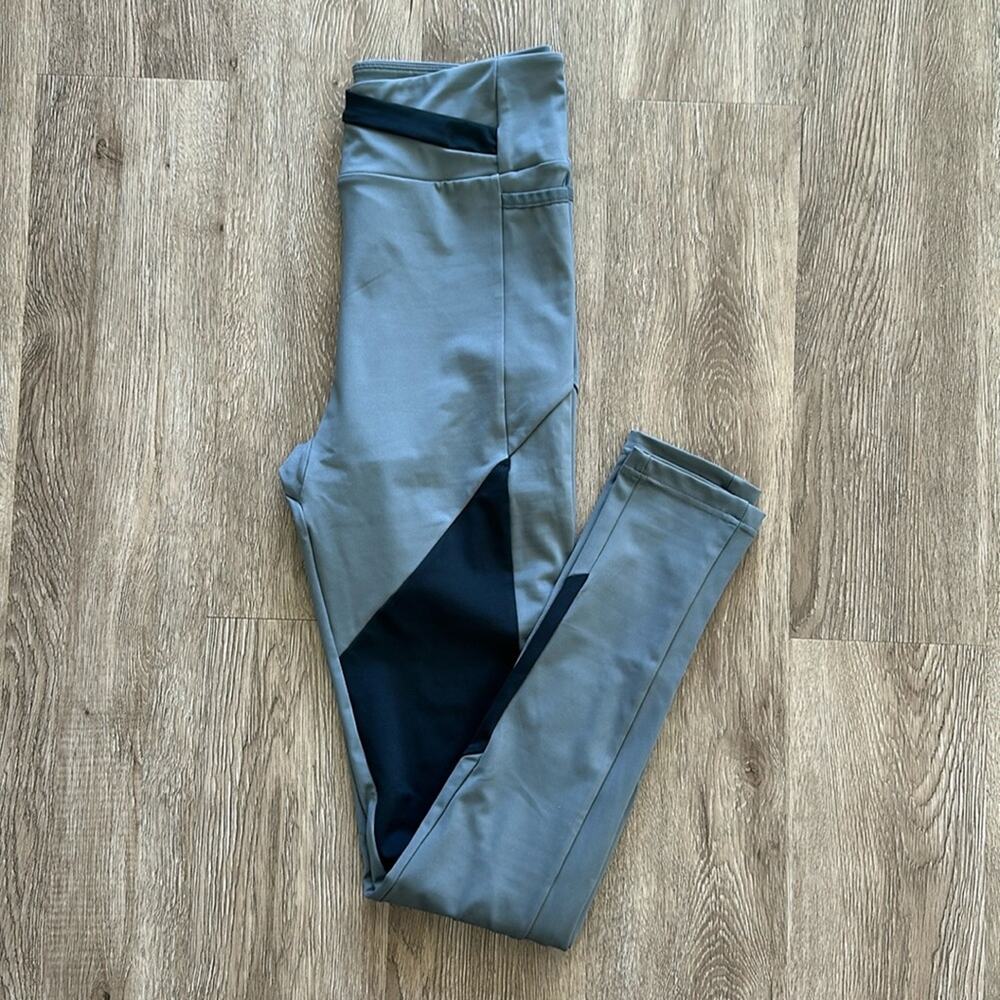 Gymshark Asymmetrical Pocket Leggings Grey/Black Size Medium